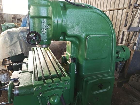 Станок вертикально фрезерный 6М12П продам, Владивосток